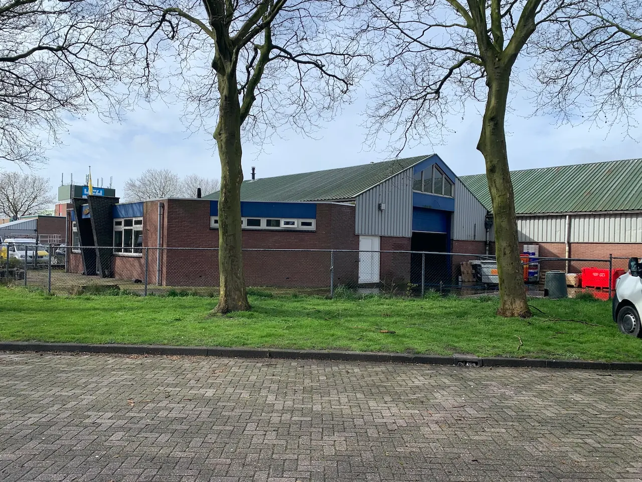 Bedrijfspand van Vis à Fish op Urk
